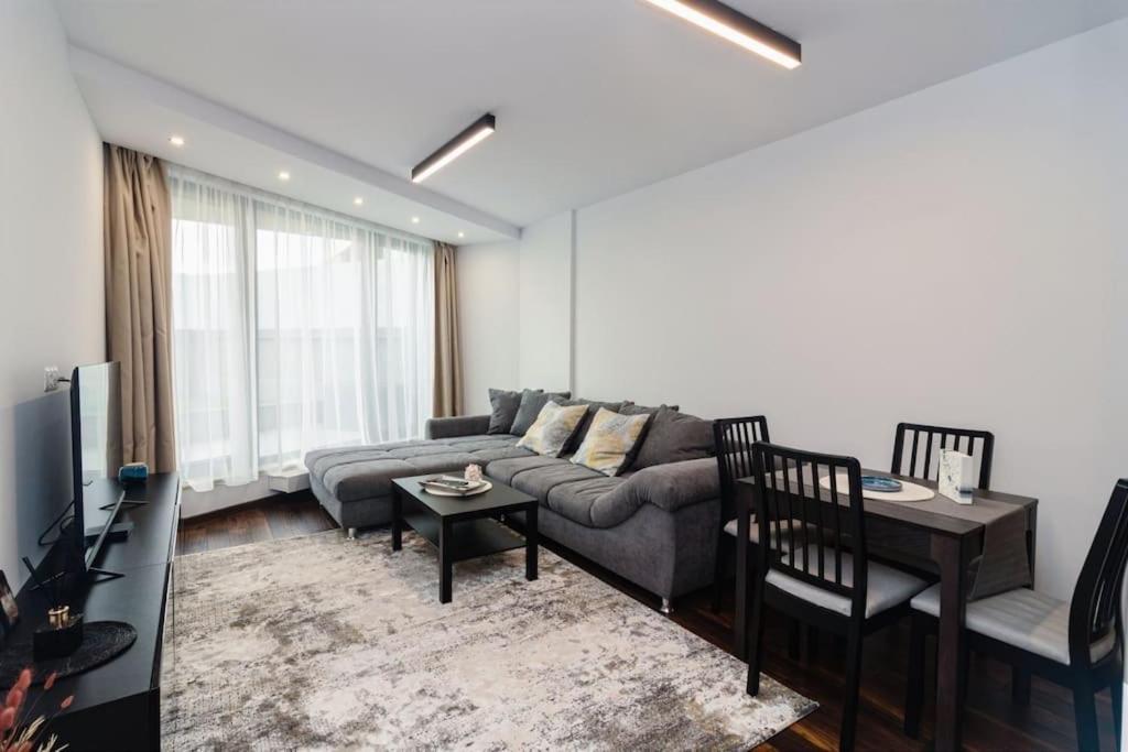 Georgi'S 1 Bedroom Quiet Apartment With Garage София Екстериор снимка