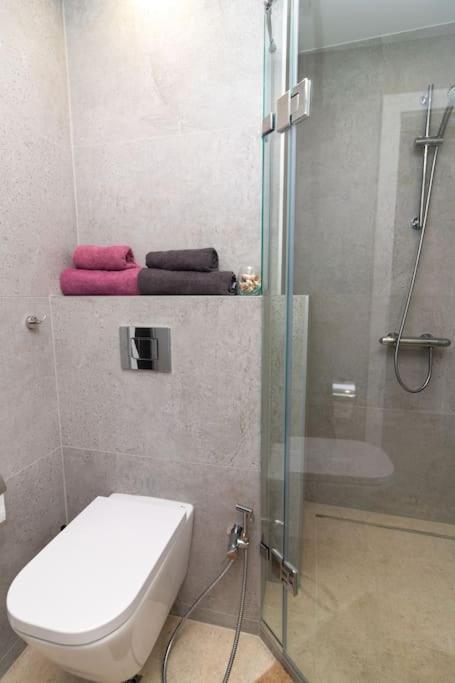 Georgi'S 1 Bedroom Quiet Apartment With Garage София Екстериор снимка